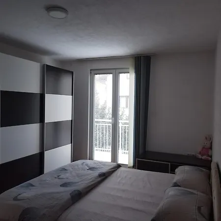 Leki Apartment *