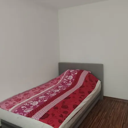 Leki Apartment *